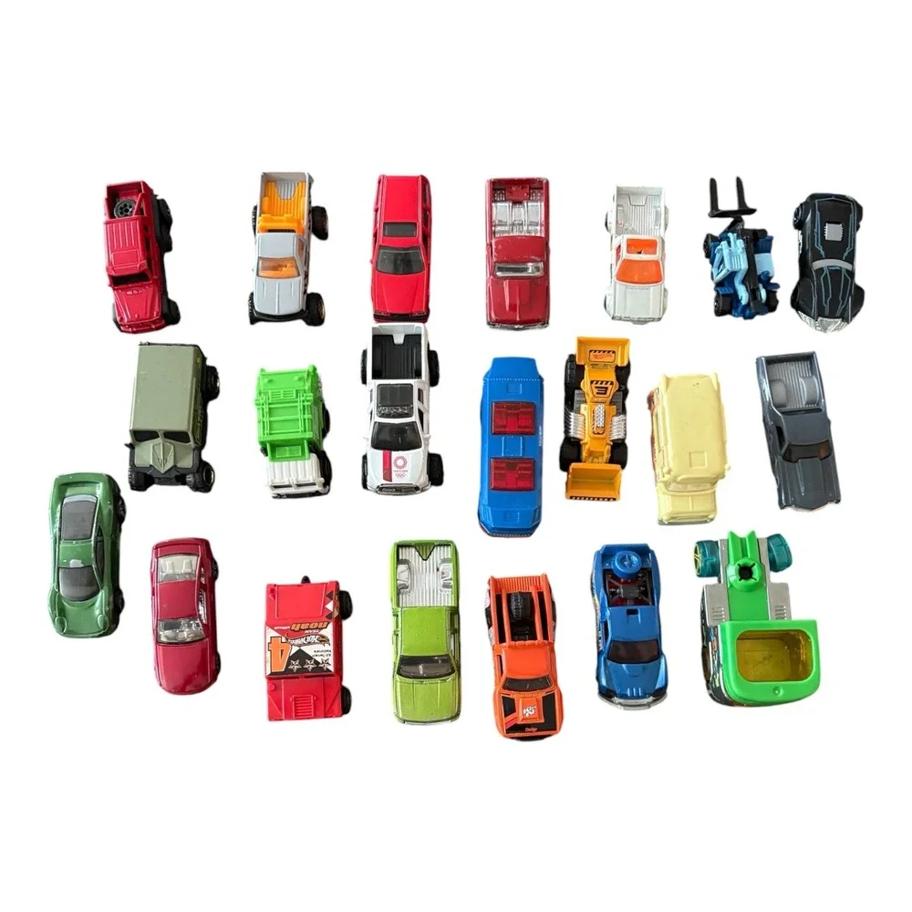 Hot Wheels Matchbox Toy Car Lot of 20 Trucks Cars Construction Tokyo Tundra Bus